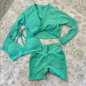 DFYNE Green Activewear Set